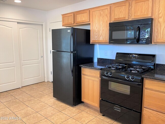 Building Photo - 2241 S Ponderosa Dr