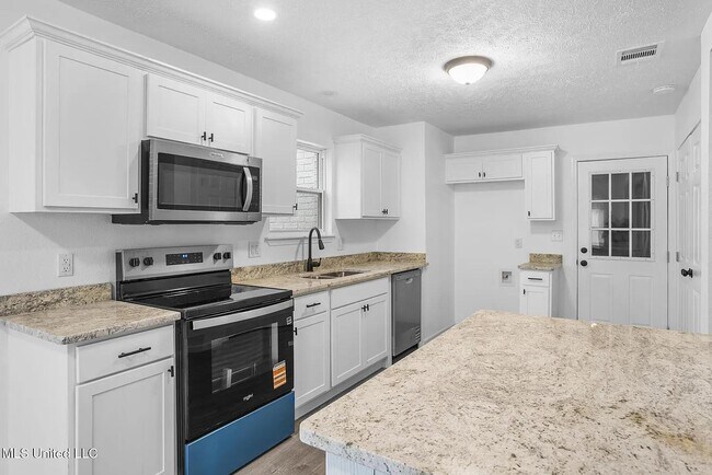 Foto del edificio - 214 W Lakewood Dr