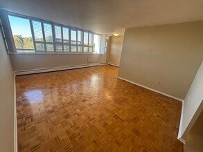 Building Photo - 1061 Queen's Blvd