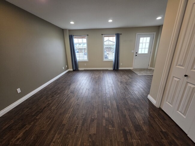 Building Photo - 8407-8487 87 St