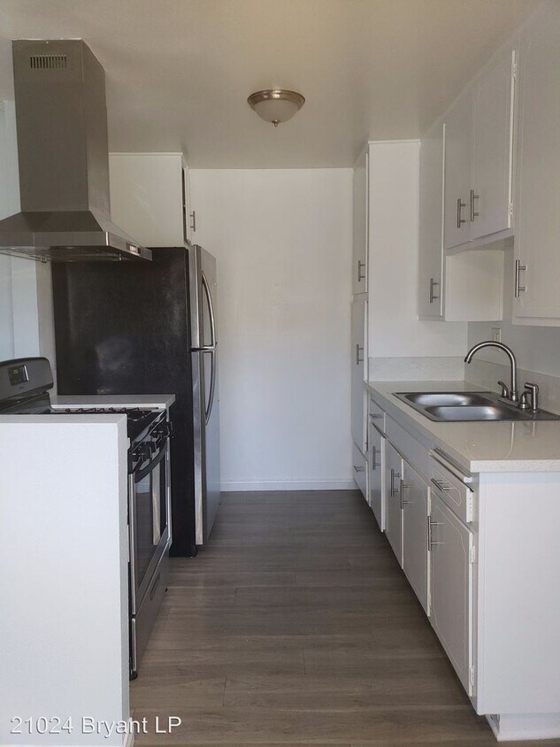 Primary Photo - 21024 Bryant St