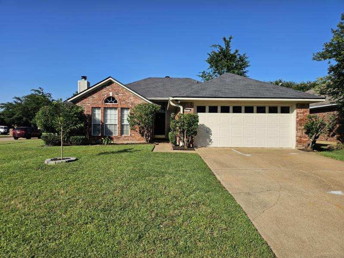 Primary Photo - 5901 Pampus Ln