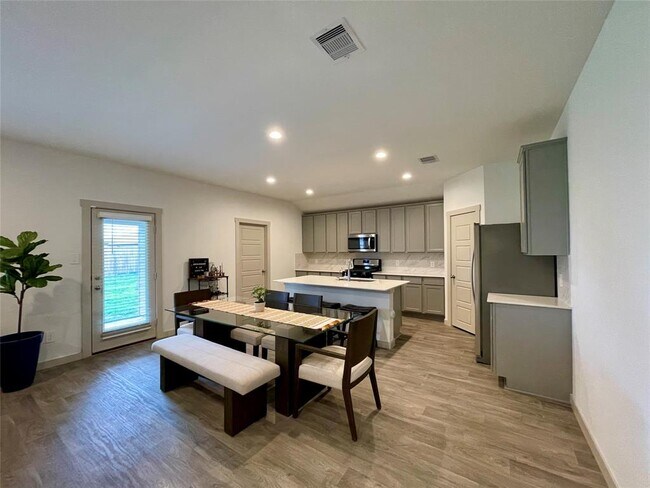 Building Photo - 1818 Sandy Trail Ln