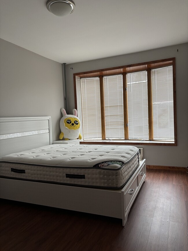 Building Photo - 1456 Dahill Rd