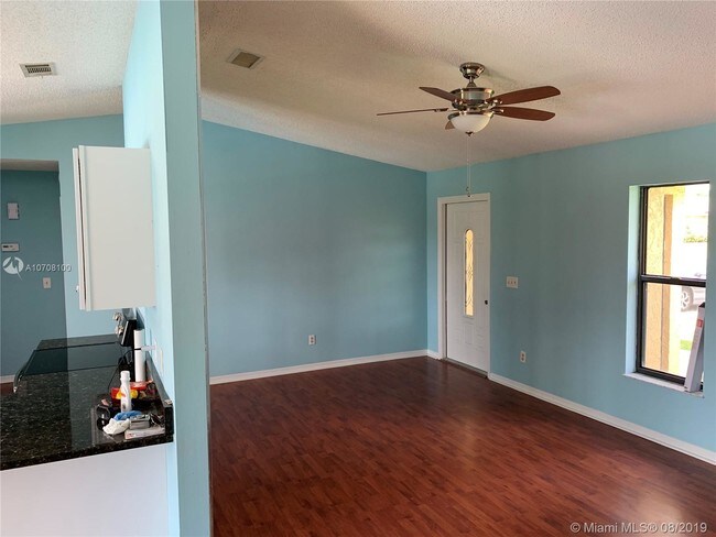 Building Photo - 2125 SE Floresta Dr