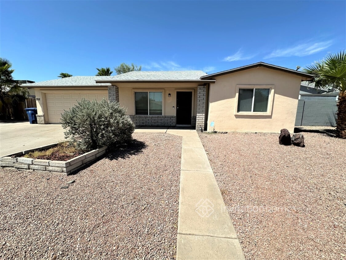 Primary Photo - 702 W Mesquite St