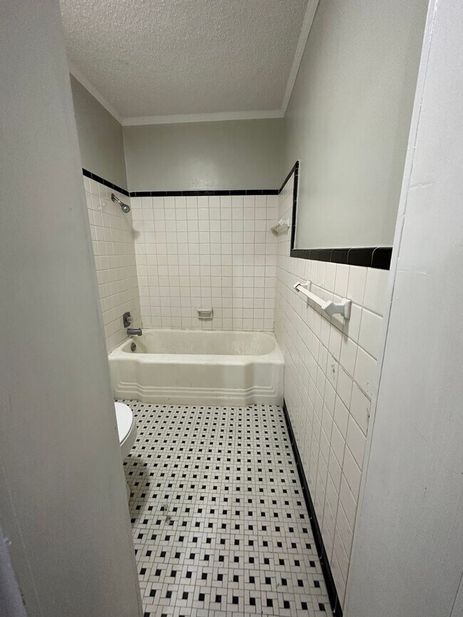 Foto del edificio - 1519 N Polk St