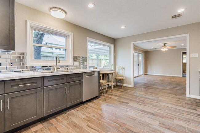 Foto del edificio - 5310 Carew St