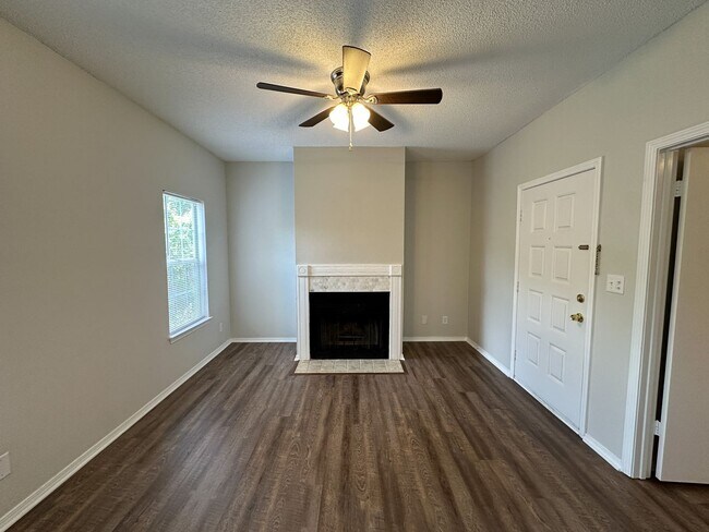 Foto del edificio - Recently renovated 1 bedroom 1 bath condo for rent in Riverwalk!