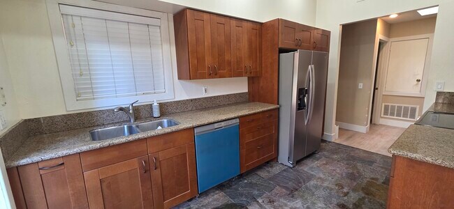 Foto del edificio - 5320 Silver Canyon Rd