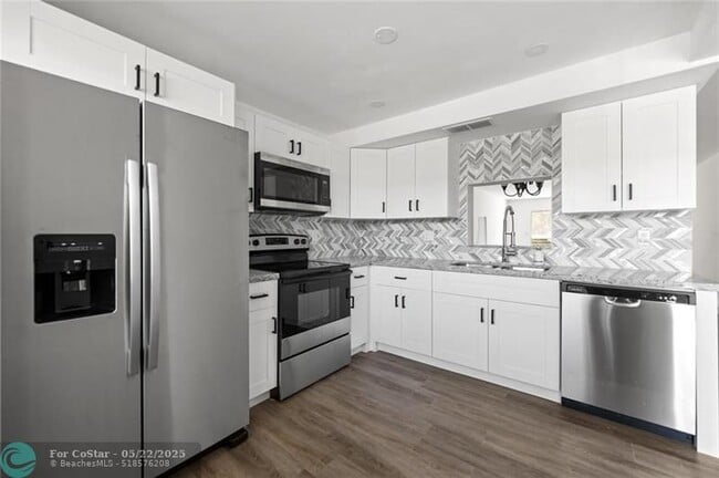 Building Photo - 2202 Lucaya Bend