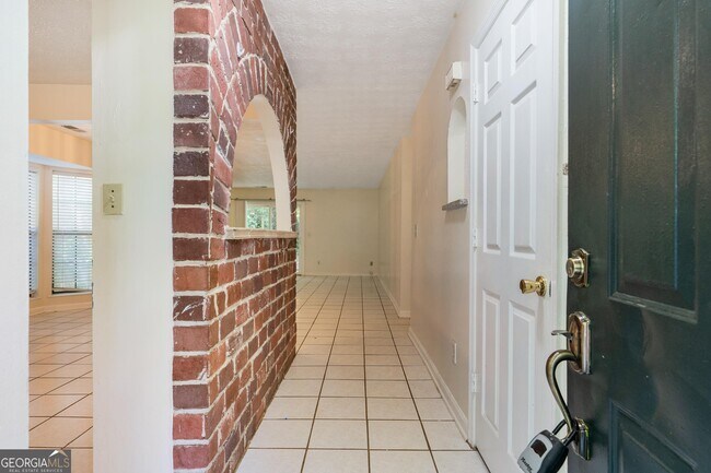 Building Photo - 5000 Village Green Way