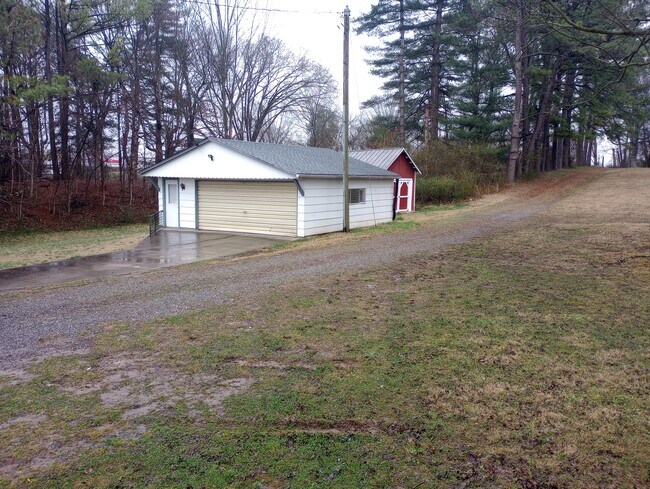 2 car garage - 942 Power St