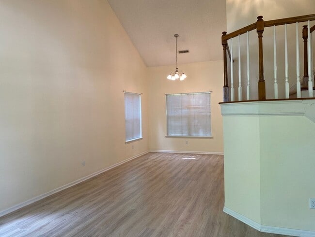 Building Photo - 3 bedroom, 2.5 bathroom home in Sweetgrass...