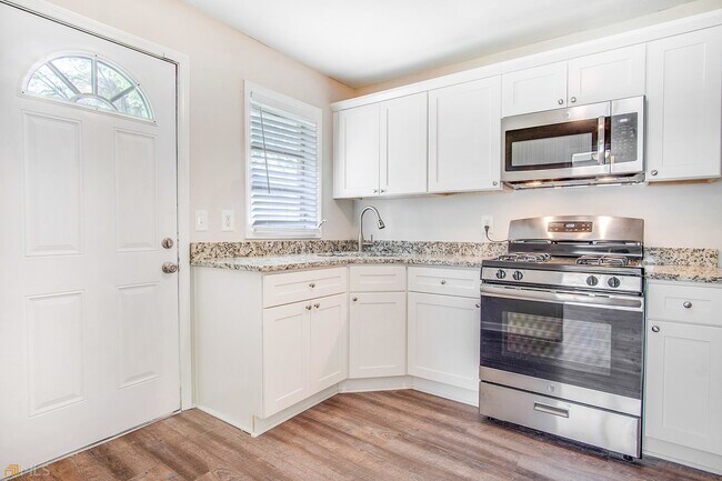 Foto del edificio - 128 Sewanee Ave NW