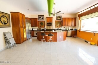 Building Photo - 8433 E Cactus Rd