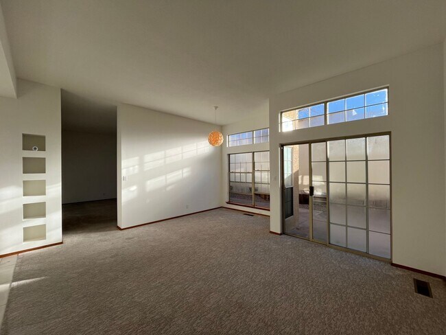Foto del edificio - Nice 3 Bedroom 2 Bathroom Home Located In ...
