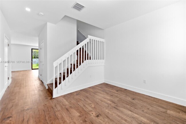 Foto del edificio - 854 SW 1st St