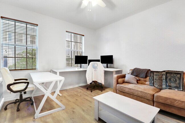 Foto del edificio - 107 Pond Apple Ln