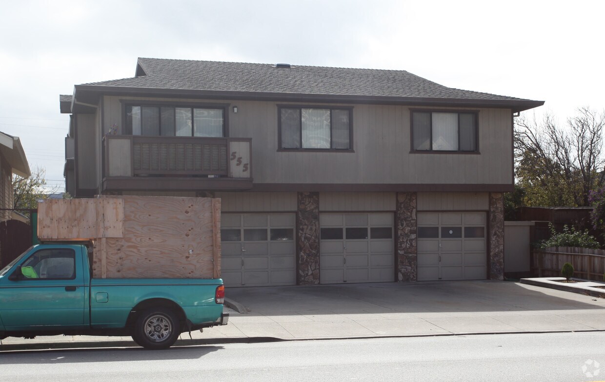 Building Photo - 555 Grand Ave