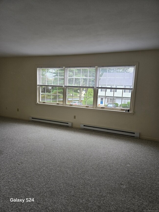 Building Photo - 7 Brantwood Dr