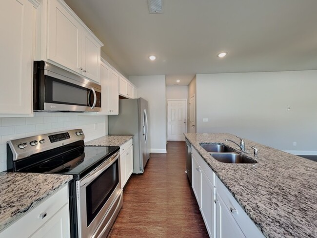 Building Photo - 3200 Emerald Ridge Ct