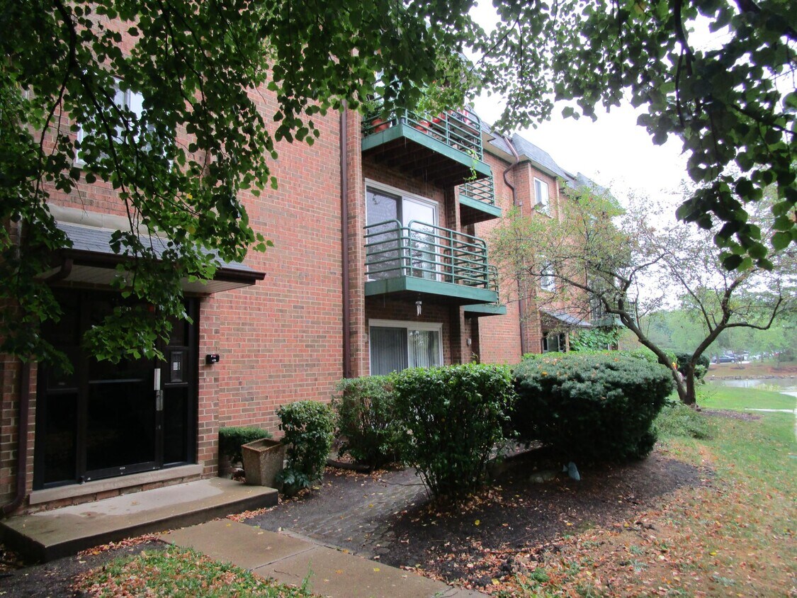 1033 Buccaneer Dr Unit 4, Schaumburg, IL 60173 Condo for Rent in