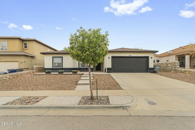 Building Photo - 6741 Crucero Del Sol Dr