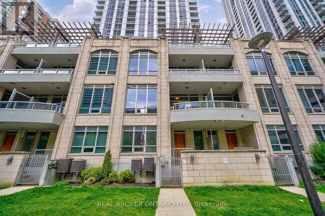 Building Photo - 761 Bay St.