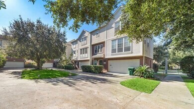 Building Photo - 1702 Tuam St