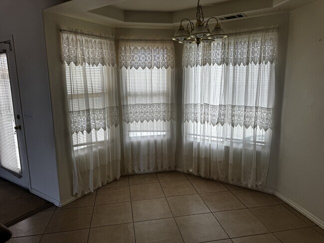 Foto del edificio - 16324 Victoria Dr