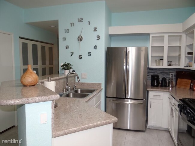 Building Photo - 2 br, 2 bath Condo - W. Harmon Ave.