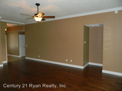 Building Photo - 1802 Glencoe Dr