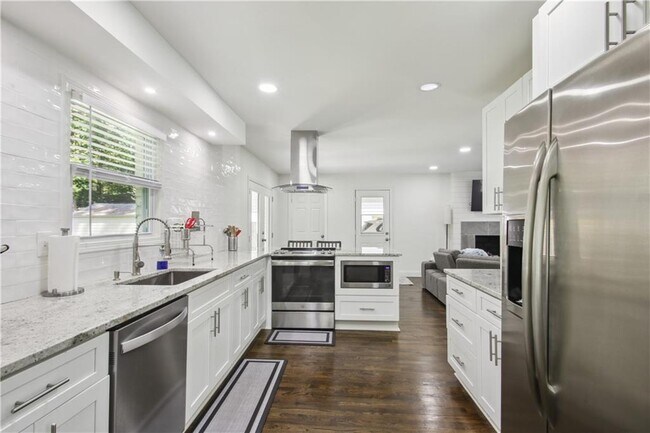 Foto del edificio - 2832 Riderwood Dr
