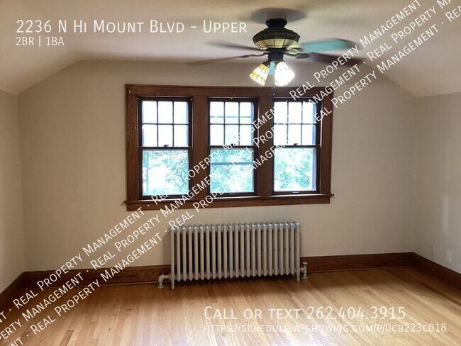 Foto del edificio - Large two bedroom upper duplex in convenie...