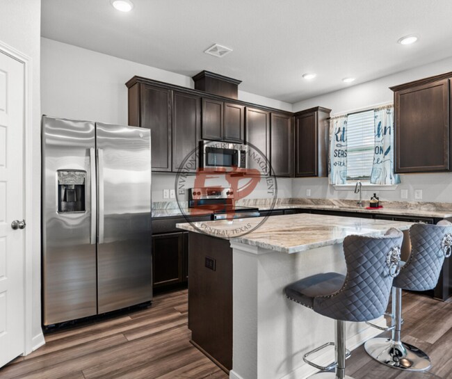 Foto del edificio - 824 N Fork Ranch Rd