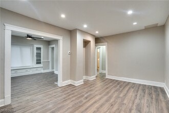 Building Photo - 934 Royal Rd