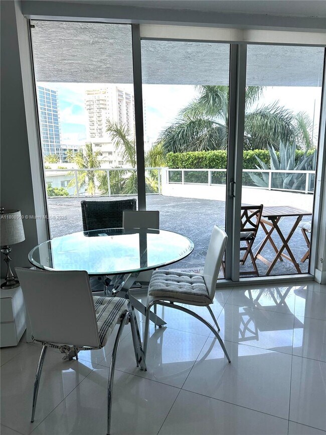 Foto del edificio - 6700 Indian Creek Dr