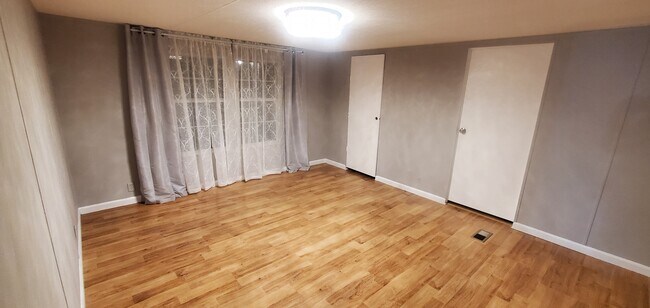 master bedroom - 2111 Chapman Hwy