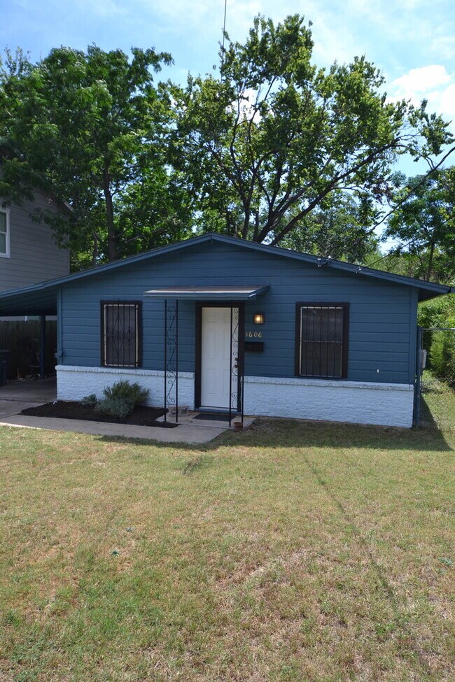 Foto del edificio - 2/1 House in Hip East Austin!