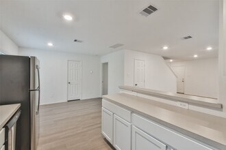 Building Photo - 3707 Solanum Dr