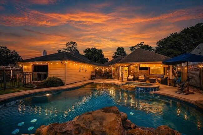 Foto del edificio - 16131 Castlegrove Ct