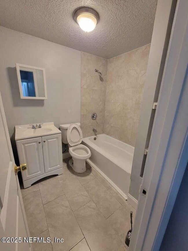 Building Photo - 1515 W 2nd St