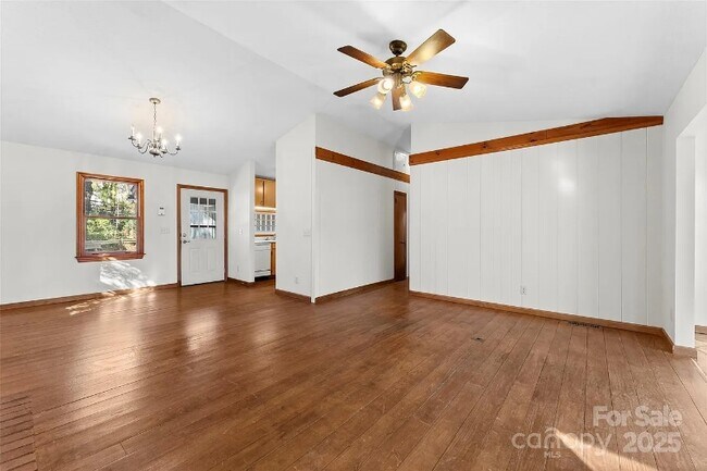 Foto del edificio - 550 Kinross Dr