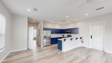 Building Photo - 1820 E Robinson St