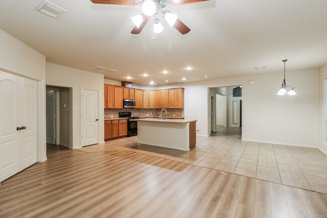 Foto del edificio - 8318 Terrace Brook Dr