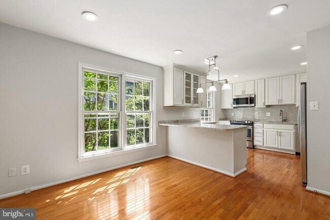 Building Photo - 9601 Scotch Haven Dr
