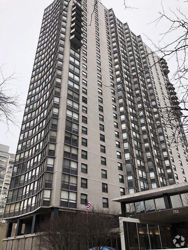 Building Photo - 5701 N Sheridan Rd