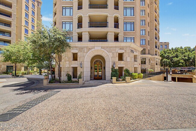 Foto del edificio - 7175 E Camelback Rd