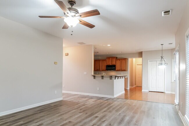 Foto del edificio - 990 Amberton Ln